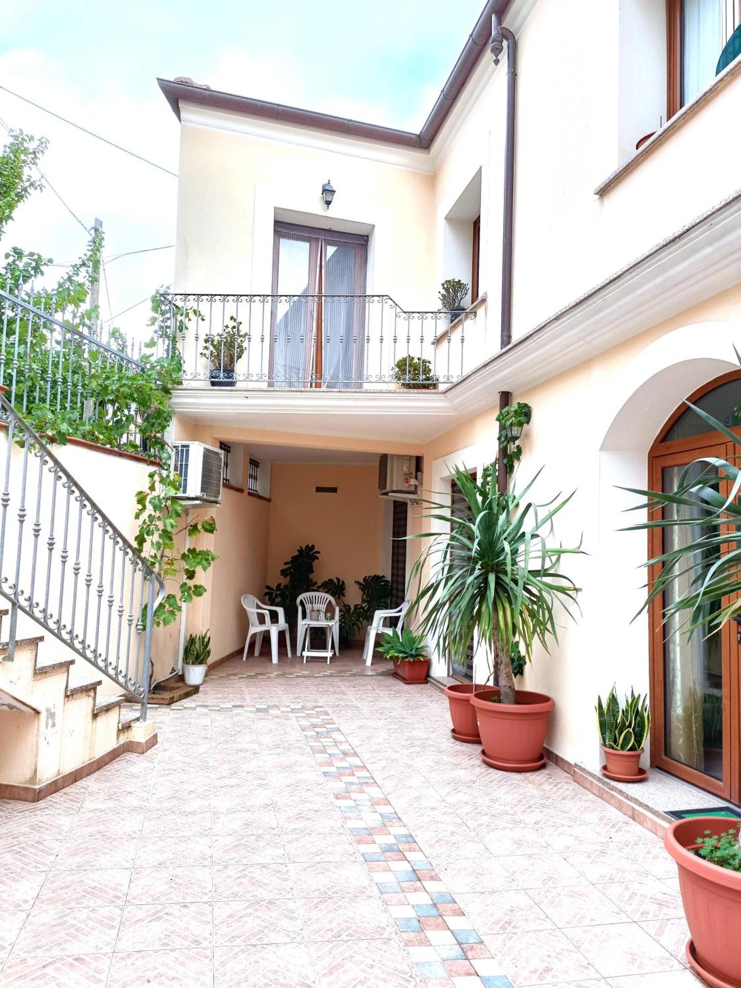 Villacidro Giarranas House - Apartment With Coutyard מראה חיצוני תמונה